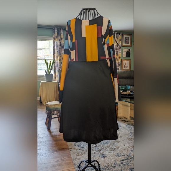 Color Block Long Sleeved DressSize L, has no Stretch Satin like fabric - Picture 2 of 2